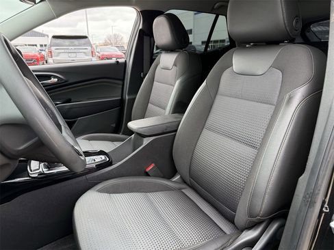 Certified 2025 Chevrolet Trax LT image 21