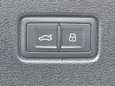 Used 2023 Audi SQ5 Prestige w/ Prestige Package image 25