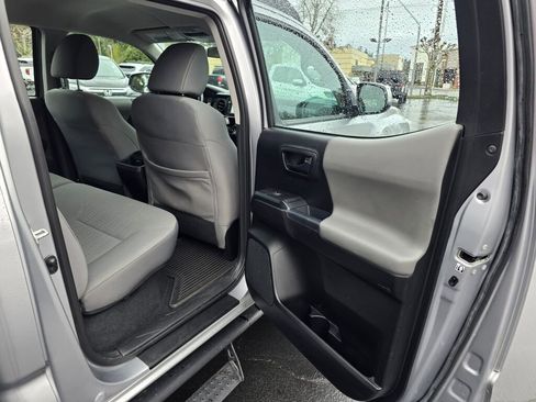 Used 2017 Toyota Tacoma SR w/ Tow Package image 12