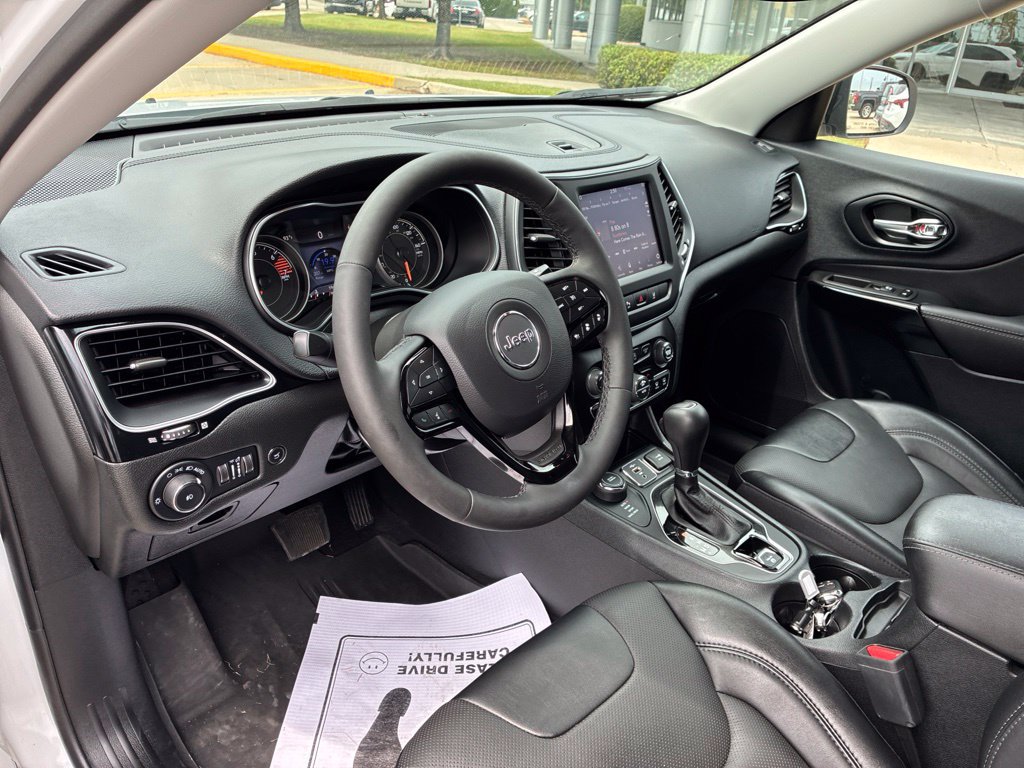Used 2023 Jeep Cherokee Altitude Lux w/ Mopar Interior Package AWD/4WD image 19