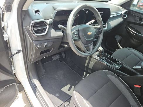 Used 2025 Chevrolet TrailBlazer LT AWD/4WD image 15