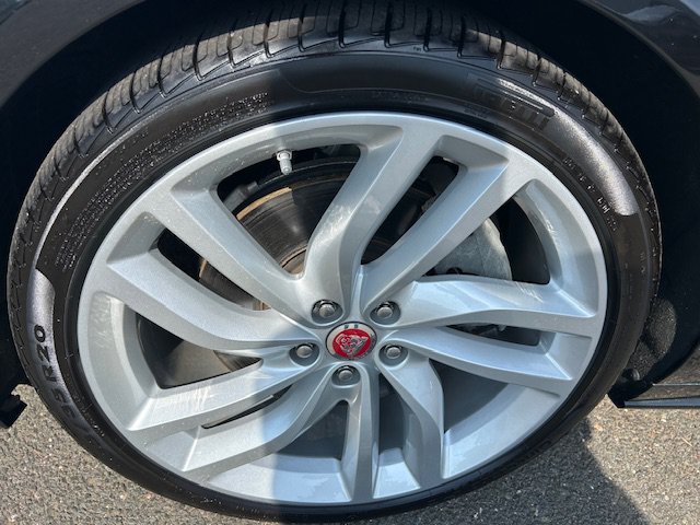 Certified 2022 Jaguar XF R-Dynamic SE AWD/4WD image 11