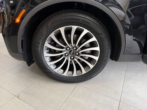 Used 2020 Lincoln Aviator Reserve w/ Elements Package Plus image 27