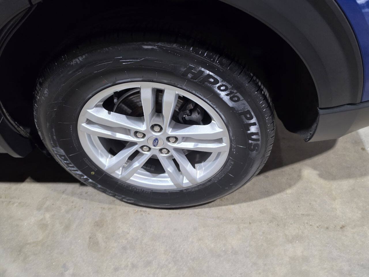Used 2020 Ford Explorer XLT w/ Equipment Group 202A AWD/4WD image 22