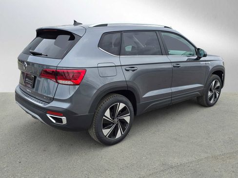 New 2024 Volkswagen Taos SE image 5