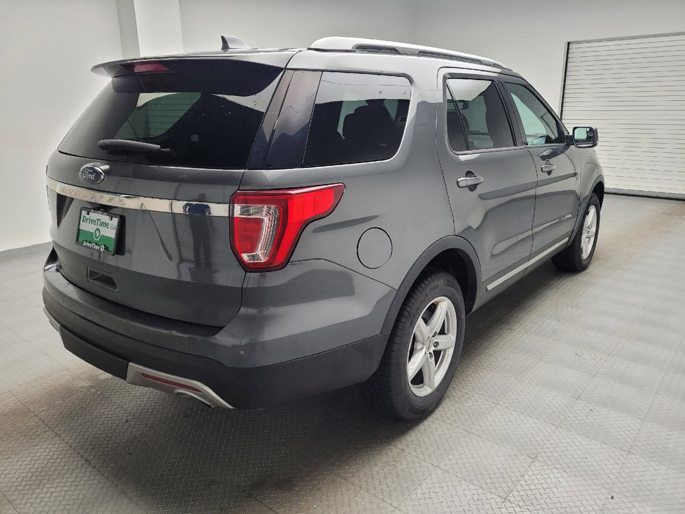Used 2017 Ford Explorer XLT w/ Equipment Group 202A AWD/4WD image 9