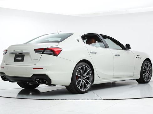 Certified 2023 Maserati Ghibli Modena RWD image 5