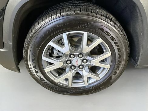 Used 2023 GMC Acadia SLT AWD/4WD image 16