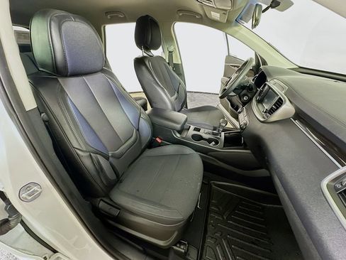 Used 2019 Kia Sorento FWD image 12