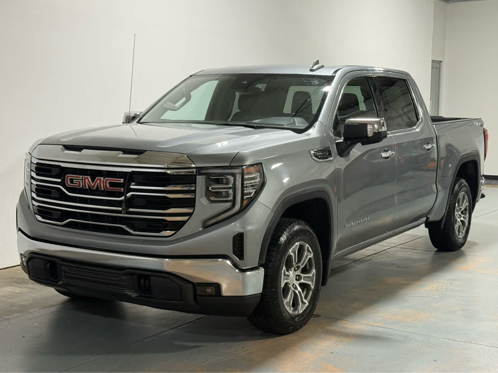 Used 2024 GMC Sierra 1500 SLT AWD/4WD image 1