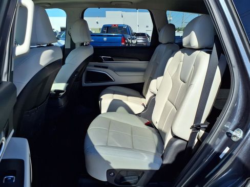 Used 2022 Kia Telluride EX w/ EX Premium Package FWD image 19