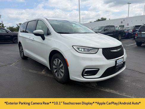 Used 2023 Chrysler Pacifica Touring-L FWD image 5