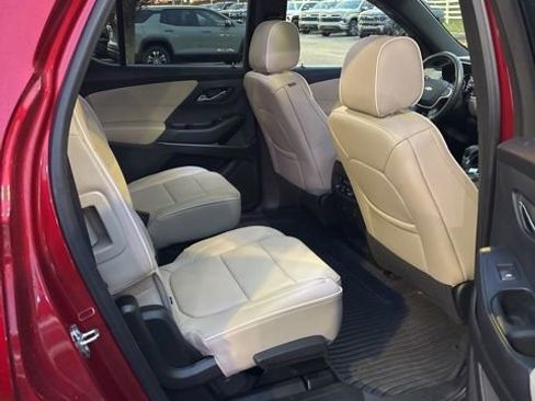 Used 2023 Chevrolet Traverse Premier image 10