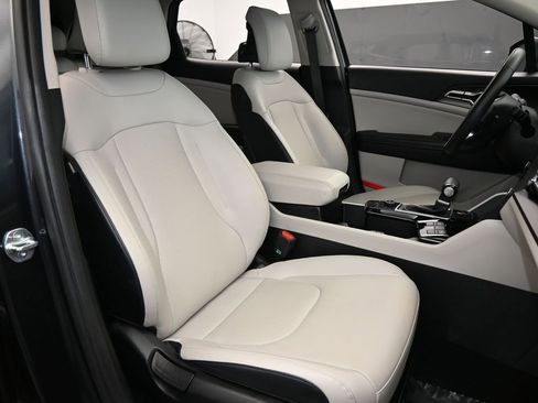 Used 2023 Kia Sportage EX image 41