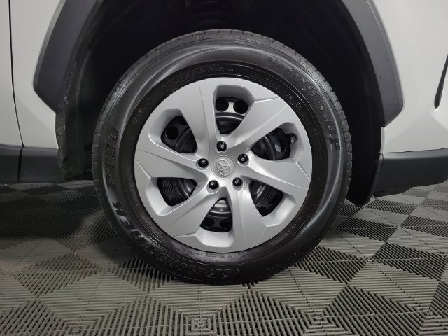 Used 2024 Toyota RAV4 LE FWD image 11