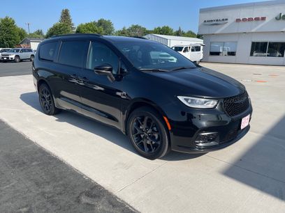 Used 2023 Chrysler Pacifica Touring-L w/ S Appearance Package