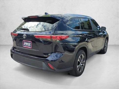 Used 2023 Toyota Highlander XLE FWD image 5