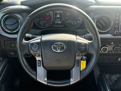 Used 2022 Toyota Tacoma TRD Off-Road AWD/4WD image 14