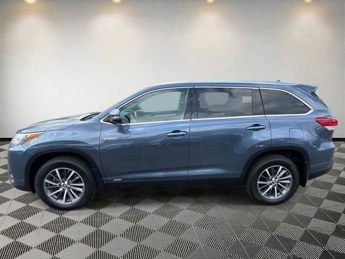 Used 2019 Toyota Highlander XLE AWD/4WD image 6