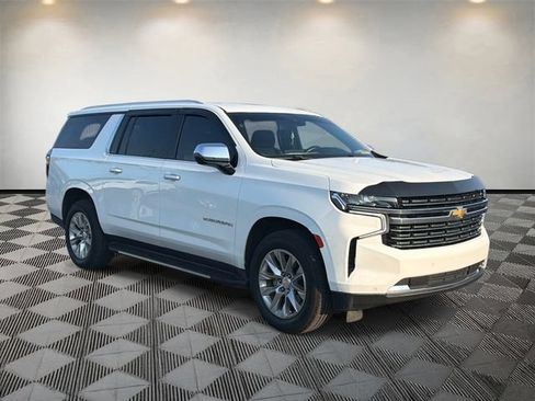 Used 2023 Chevrolet Suburban Premier RWD image 3
