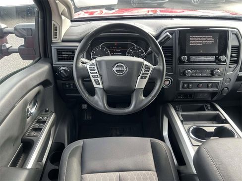 Used 2024 Nissan Titan SV w/ SV Convenience Package image 11