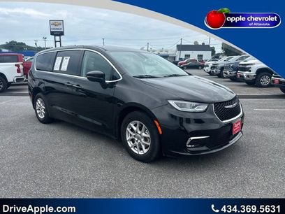 Used 2023 Chrysler Pacifica Touring-L