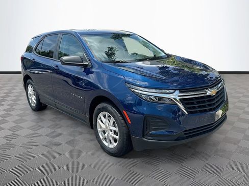 Used 2023 Chevrolet Equinox LS FWD image 4