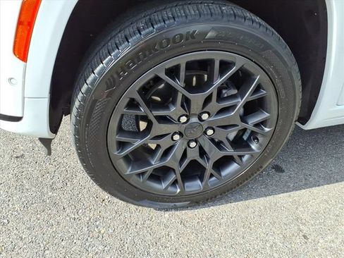 Used 2025 Jeep Grand Cherokee L Summit AWD/4WD image 13