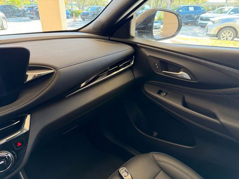 Used 2025 Buick Envista Sport Touring image 30