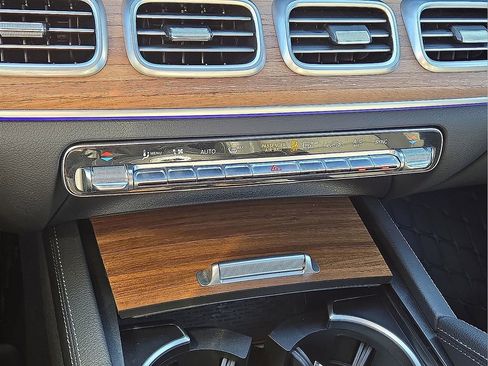 Used 2025 Mercedes-Benz GLE 350 4MATIC image 29