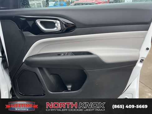 Used 2024 Jeep Compass Limited image 27