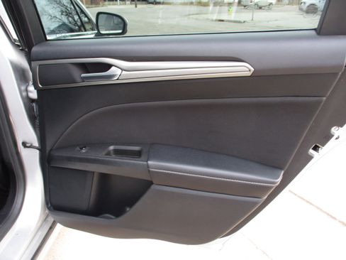 Used 2018 Ford Fusion SE w/ Fusion SE Technology Package image 22