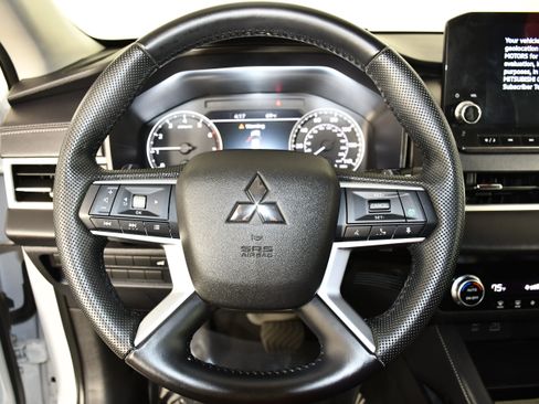 Used 2023 Mitsubishi Outlander SE AWD/4WD image 12