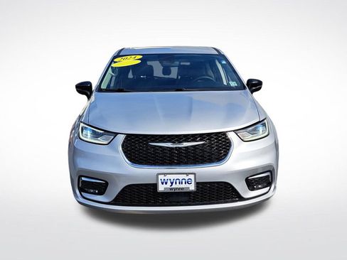 Used 2024 Chrysler Pacifica Touring-L FWD image 3
