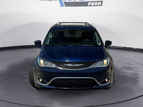 Used 2017 Chrysler Pacifica Touring-L Plus w/ Advanced Safetytec Group FWD image 8