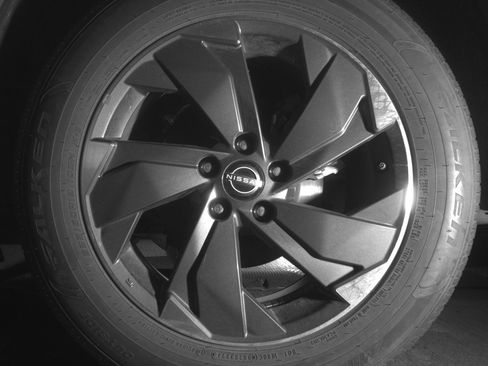 Used 2025 Nissan Rogue SV FWD image 14