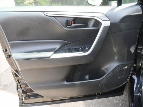 Used 2023 Toyota RAV4 LE AWD/4WD image 13