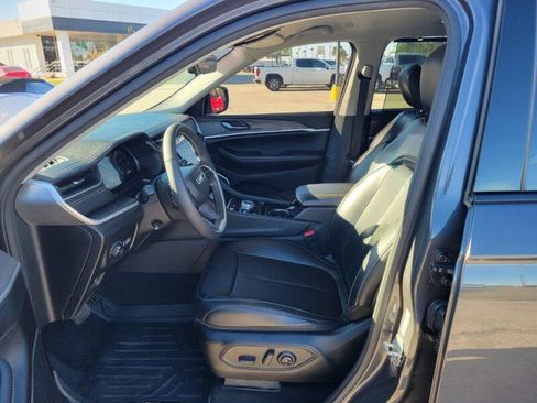 Used 2023 Jeep Grand Cherokee L Limited w/ Luxury Tech Group II image 11