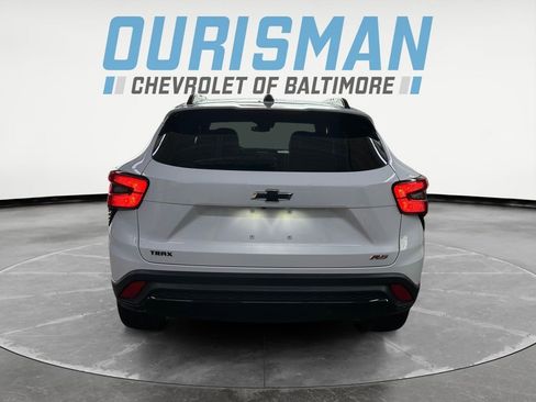 Certified 2025 Chevrolet Trax RS w/ Sunroof Package FWD image 5