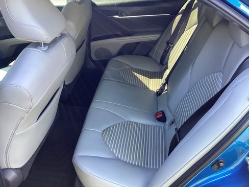 Used 2020 Toyota Camry SE w/ Convenience Package image 11