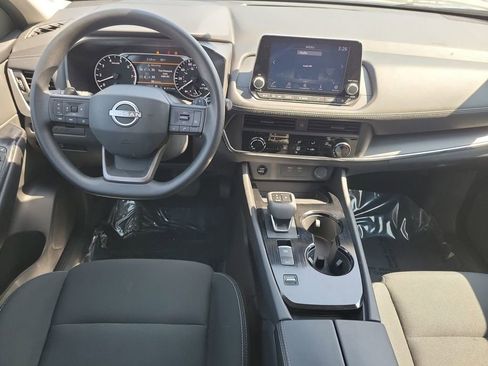 Used 2025 Nissan Rogue S image 17