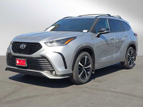 Used 2021 Toyota Highlander XSE FWD image 7