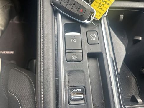 Used 2024 Nissan Pathfinder SV FWD image 15