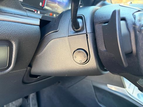 Used 2020 Ford Explorer Limited image 16