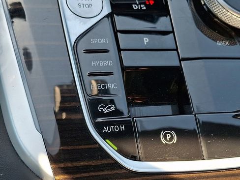 Used 2025 BMW X5 xDrive50e image 26