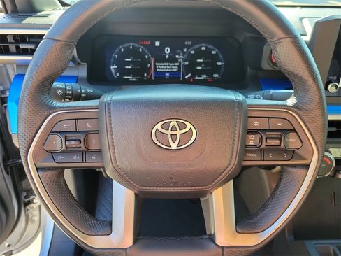 Used 2025 Toyota Tacoma TRD Off-Road image 18