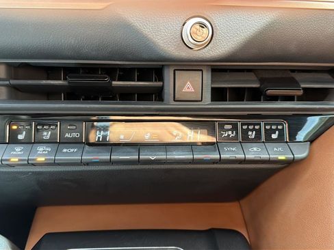 Used 2025 Toyota Crown Signia image 33