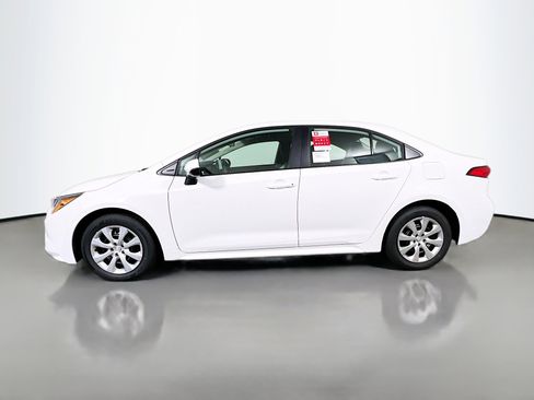 Used 2025 Toyota Corolla LE FWD image 9