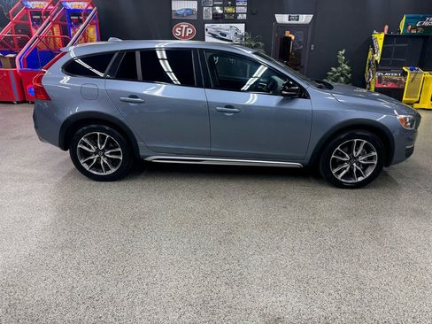 Used 2018 Volvo V60 T5 Cross Country w/ Convenience Package image 6