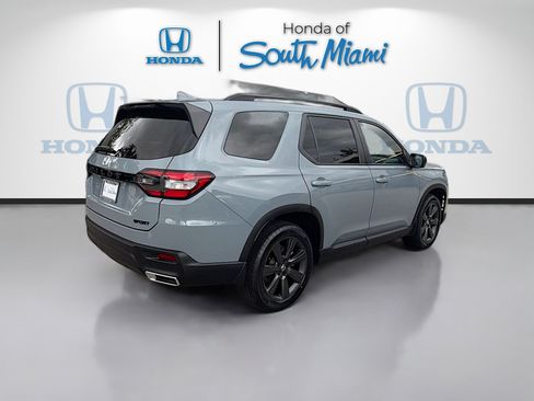 Certified 2024 Honda Pilot Sport image 7